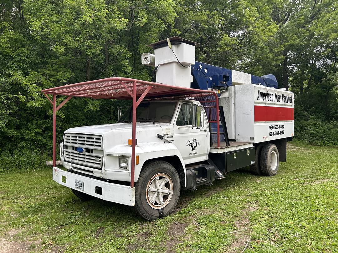 Image of Ford F-700 Primary image