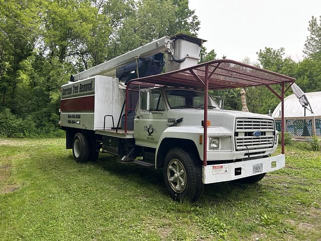 Image of Ford F-700 equipment image 1