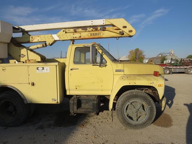 Image of Ford F700 equipment image 1