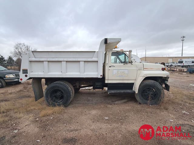 Image of Ford F-700 equipment image 3