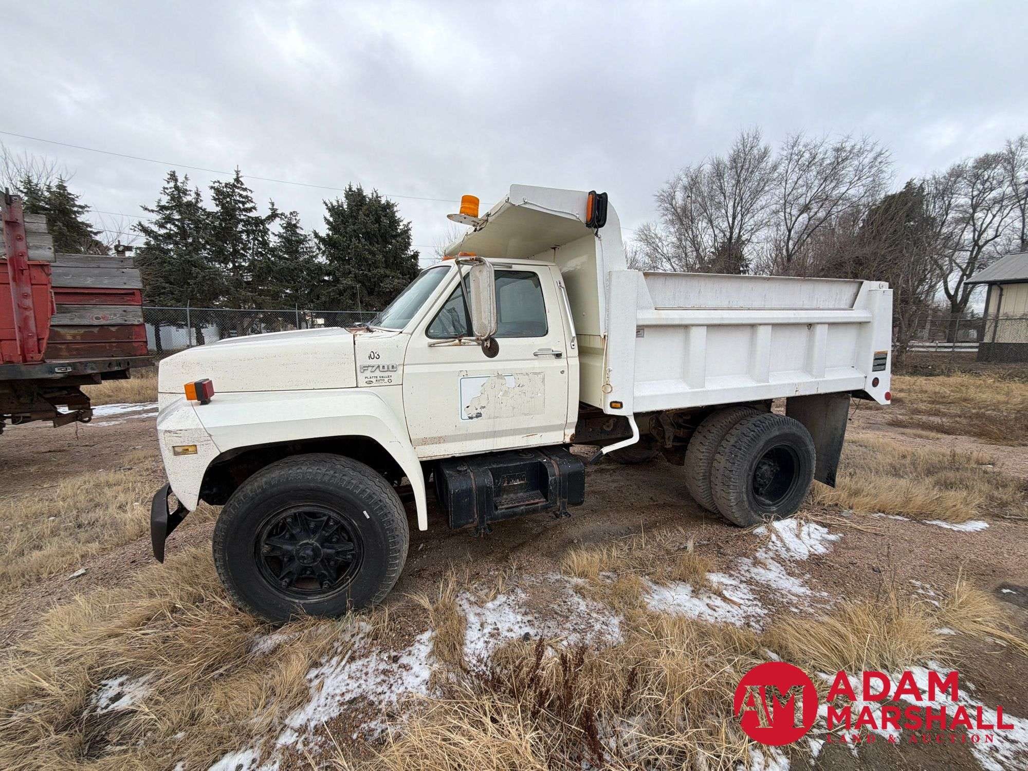 1987 Ford F-700 Equipment Image0