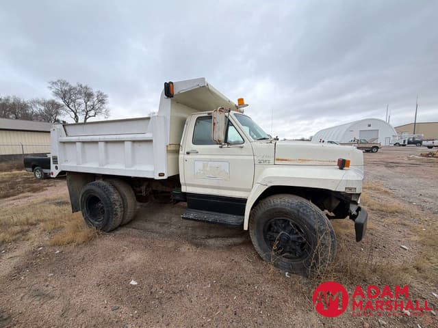 Image of Ford F-700 equipment image 1