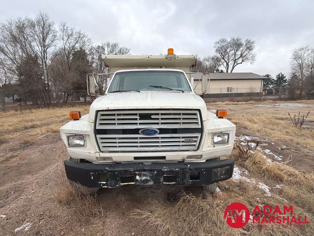 Image of Ford F-700 equipment image 2