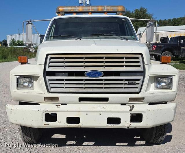 Image of Ford F700 equipment image 1