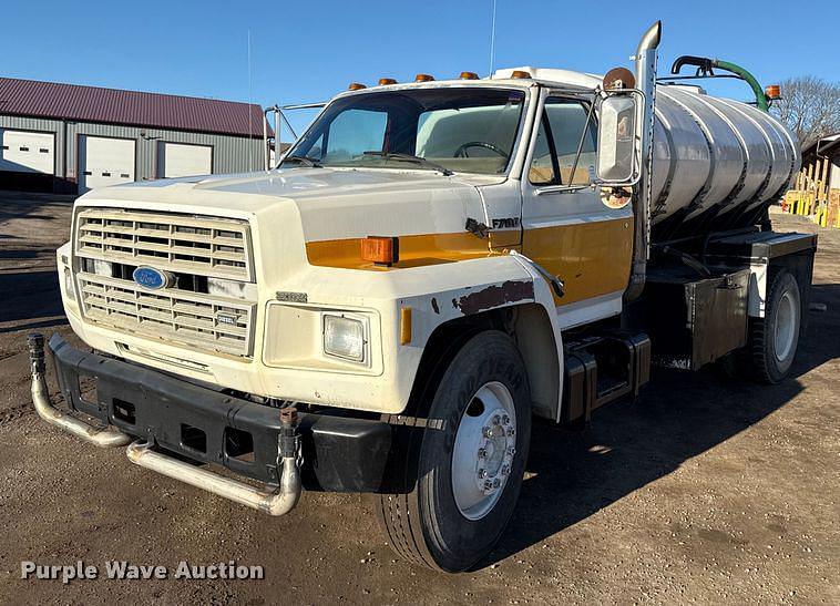 Image of Ford F700 Primary image