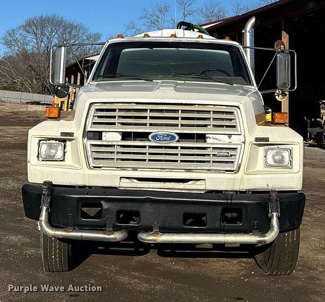 Image of Ford F700 equipment image 1