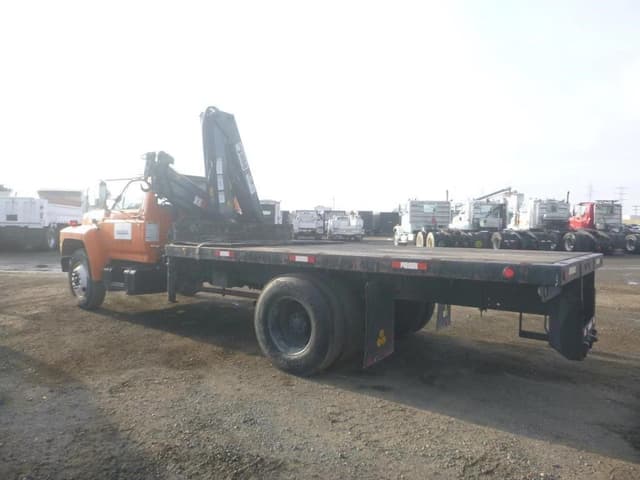 Image of Ford F-800 equipment image 3