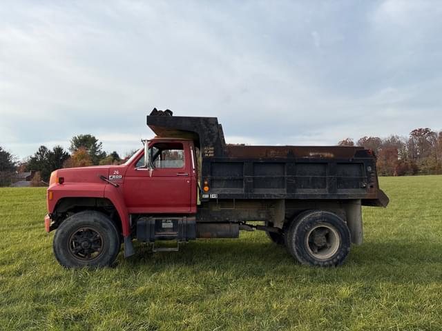 Image of Ford F-800 equipment image 2