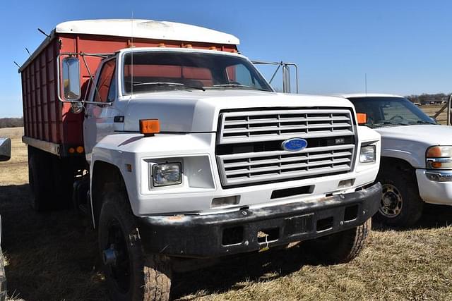 Image of Ford F-800 equipment image 2