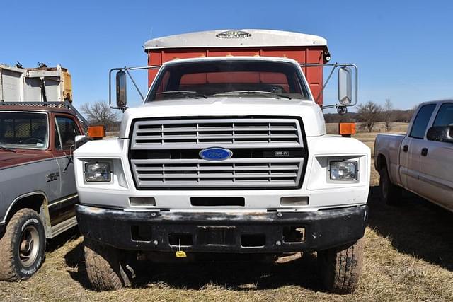 Image of Ford F-800 equipment image 1