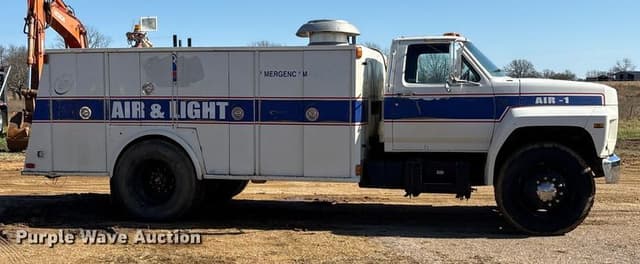 Image of Ford F-8000 equipment image 3