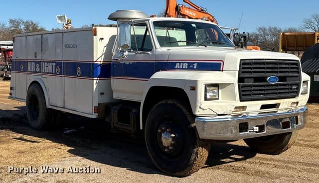 Image of Ford F-8000 equipment image 2