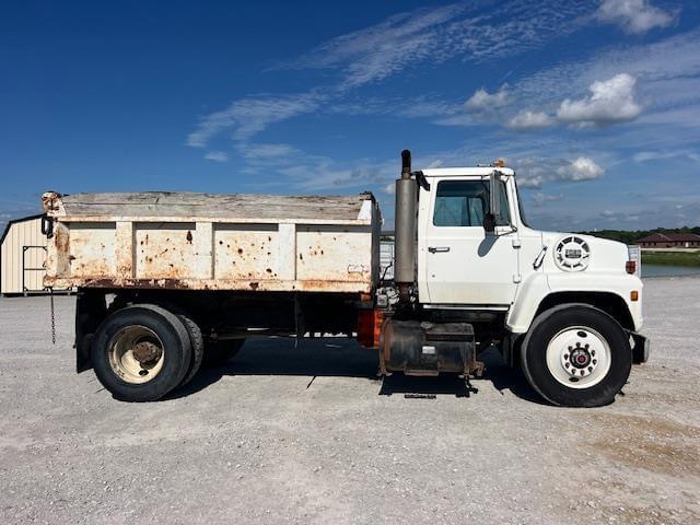 Image of Ford F9000 equipment image 1