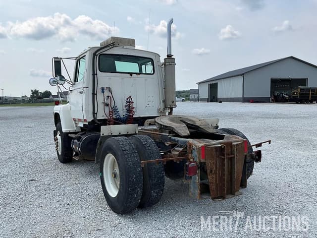 Image of Ford L8000 equipment image 2