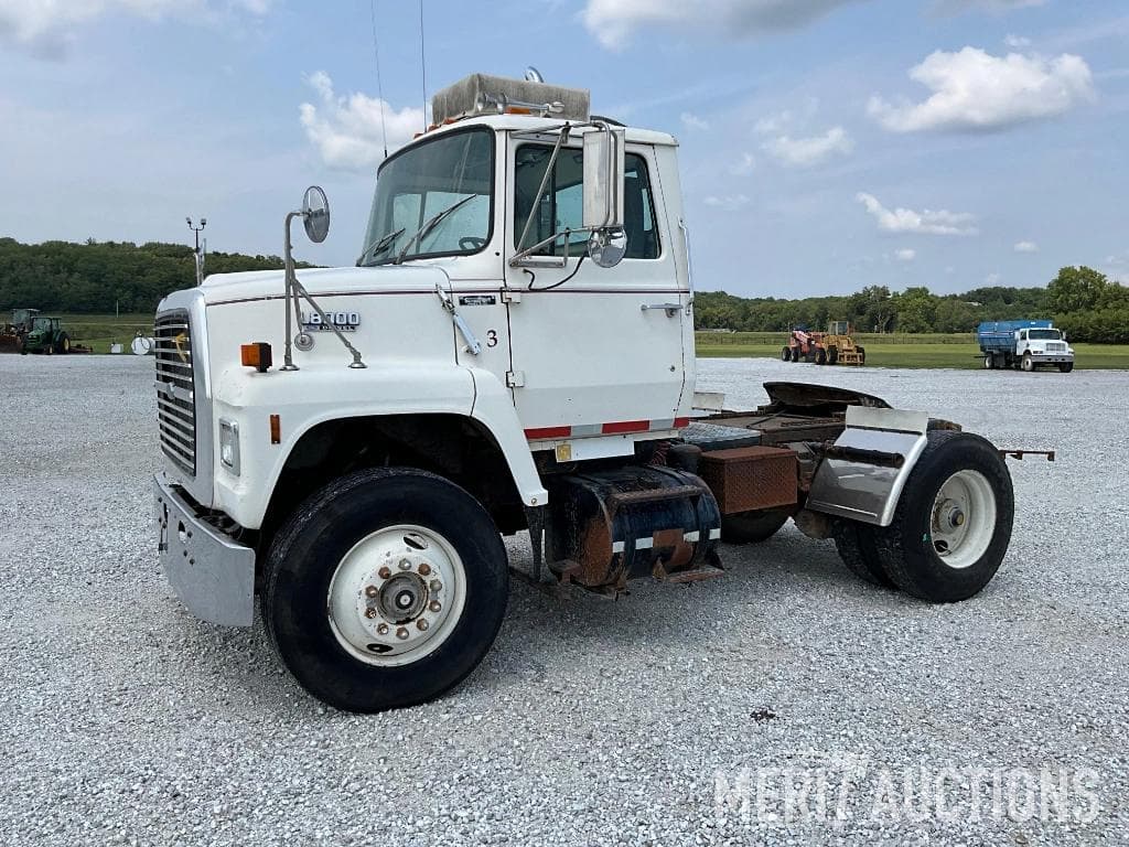 Image of Ford L8000 Primary image