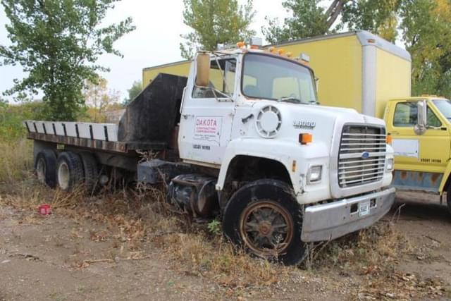 Image of Ford L8000 equipment image 1