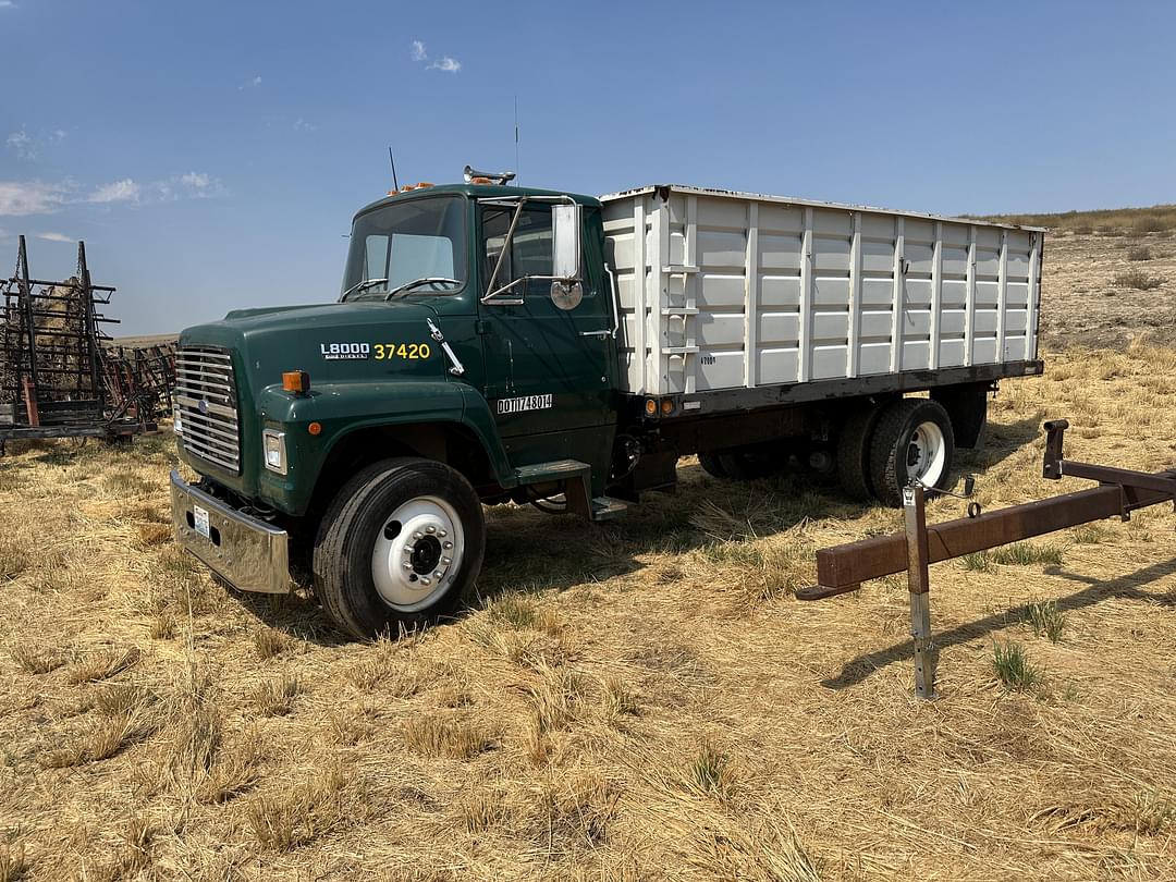 Image of Ford L8000 Primary image