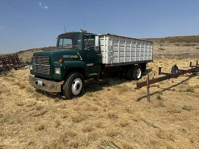 Image of Ford L8000 equipment image 1