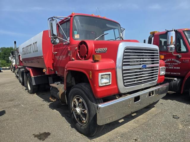 Image of Ford F-8000 equipment image 2