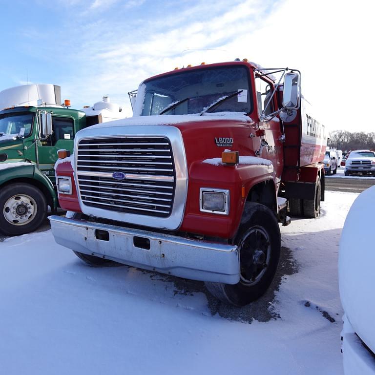 Image of Ford L8000 Primary image