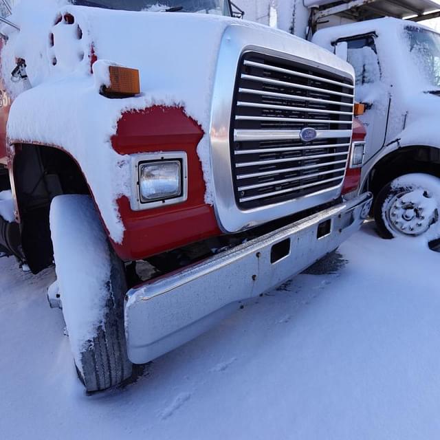 Image of Ford L8000 equipment image 4