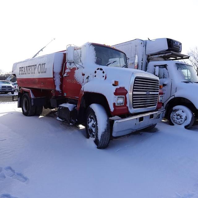 Image of Ford L8000 equipment image 3