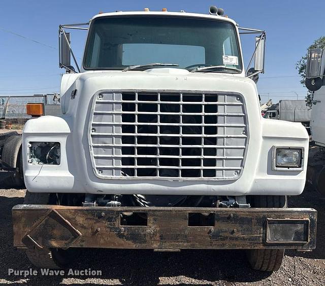 Image of Ford L8000 equipment image 1