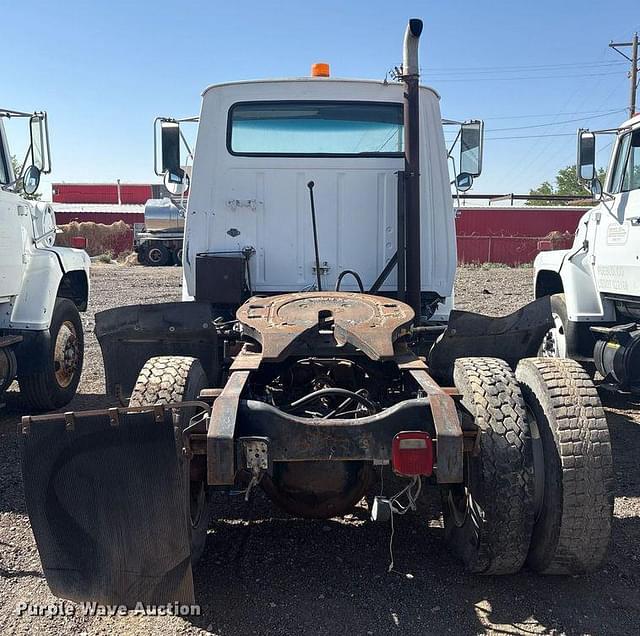Image of Ford L8000 equipment image 4
