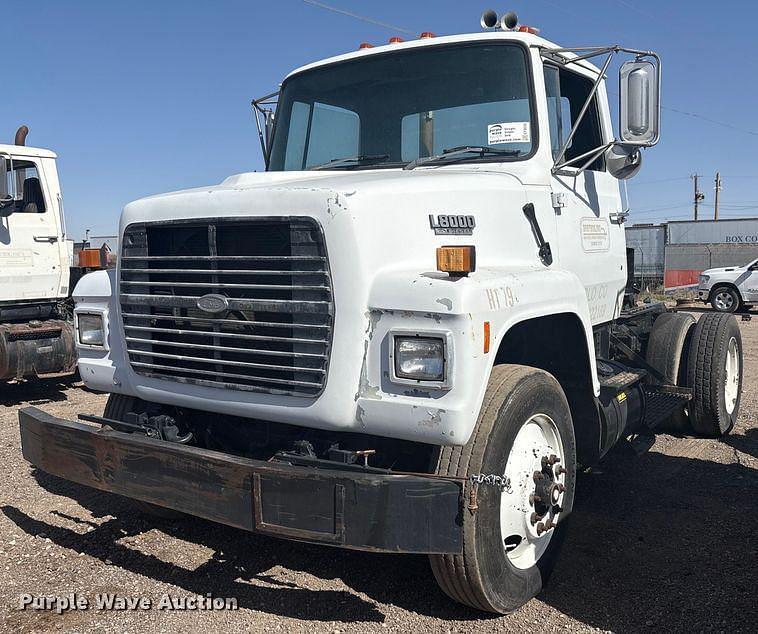 Image of Ford L8000 Primary image