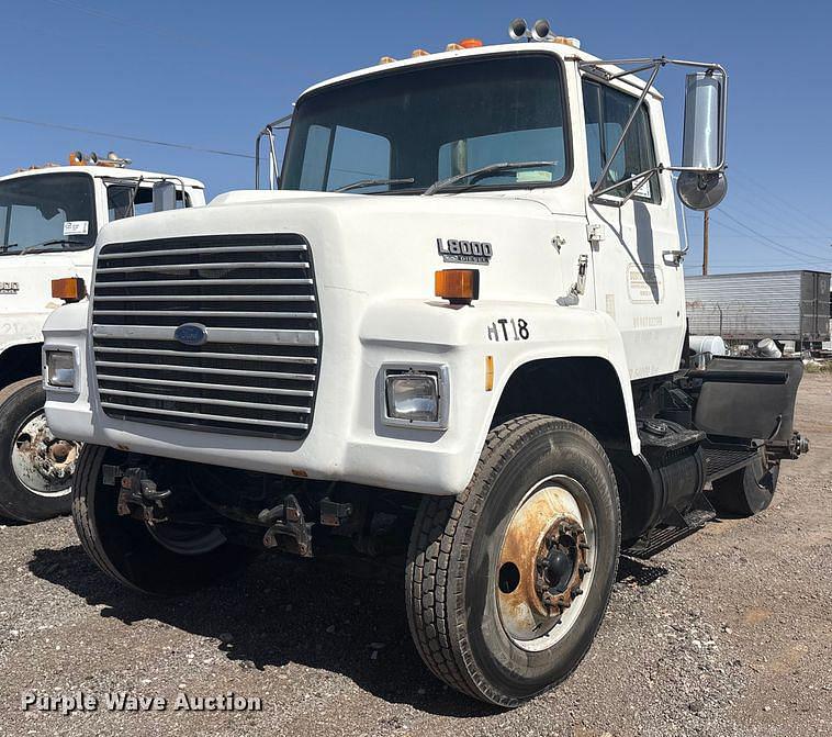 Image of Ford F-8000 Primary image