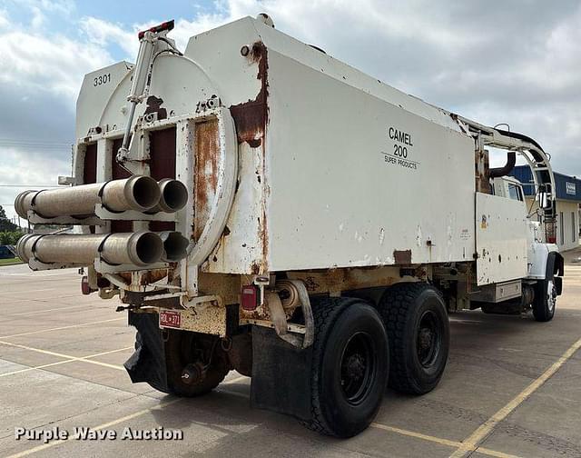 Image of Ford L8000 equipment image 4