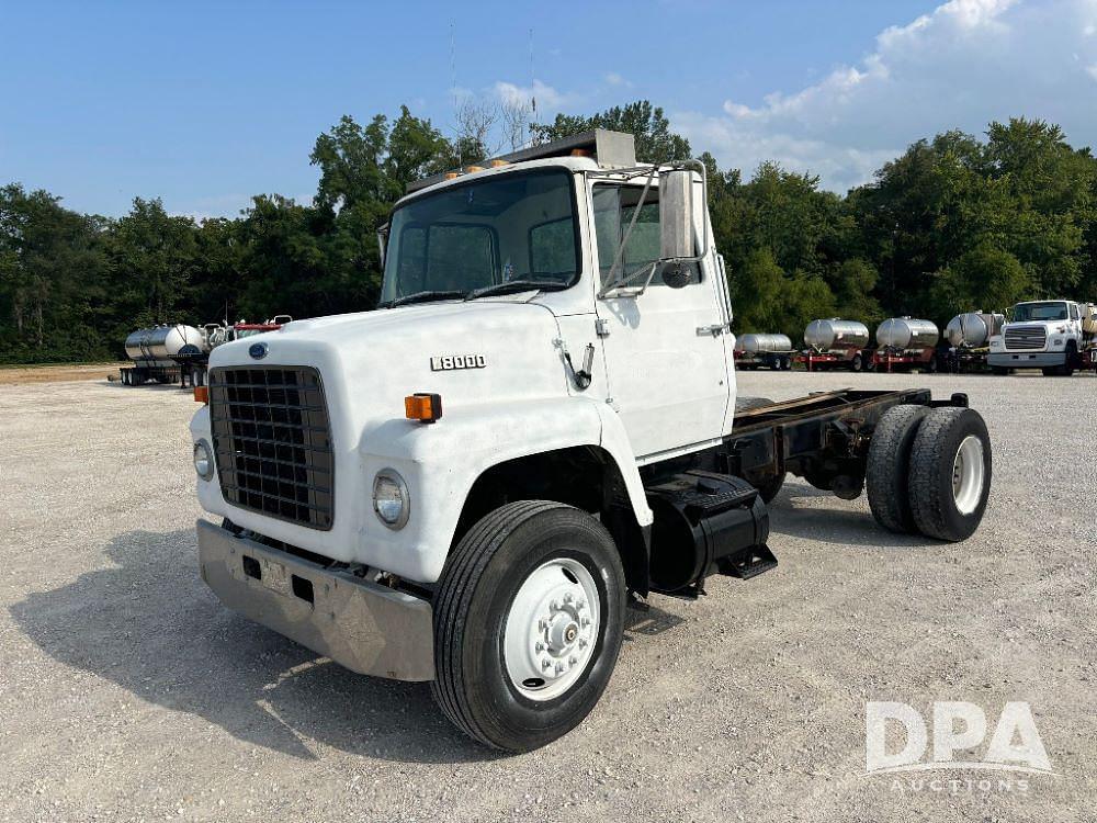 Image of Ford L8000 Primary image