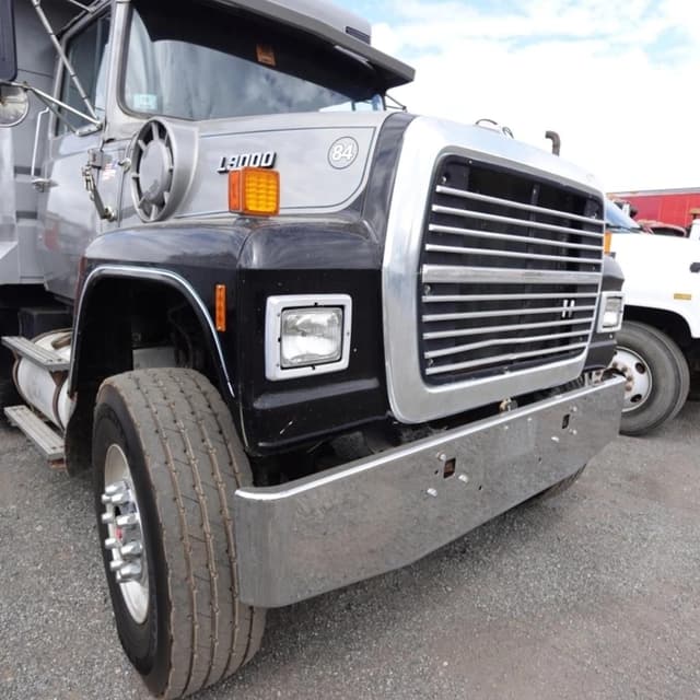 Image of Ford L9000 equipment image 2