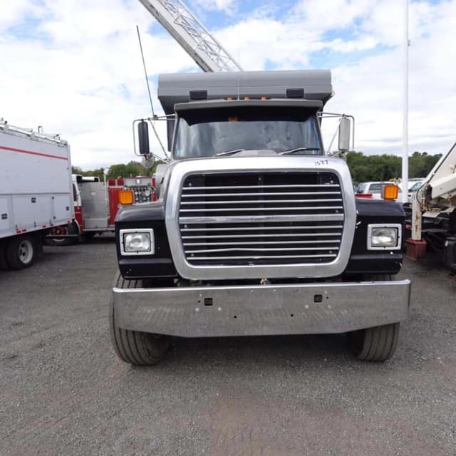 Image of Ford L9000 equipment image 1