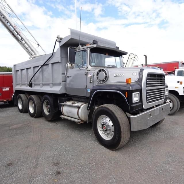 Image of Ford L9000 equipment image 3