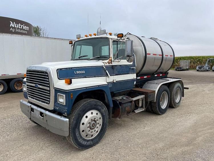 1987 Ford L9000 Equipment Image0
