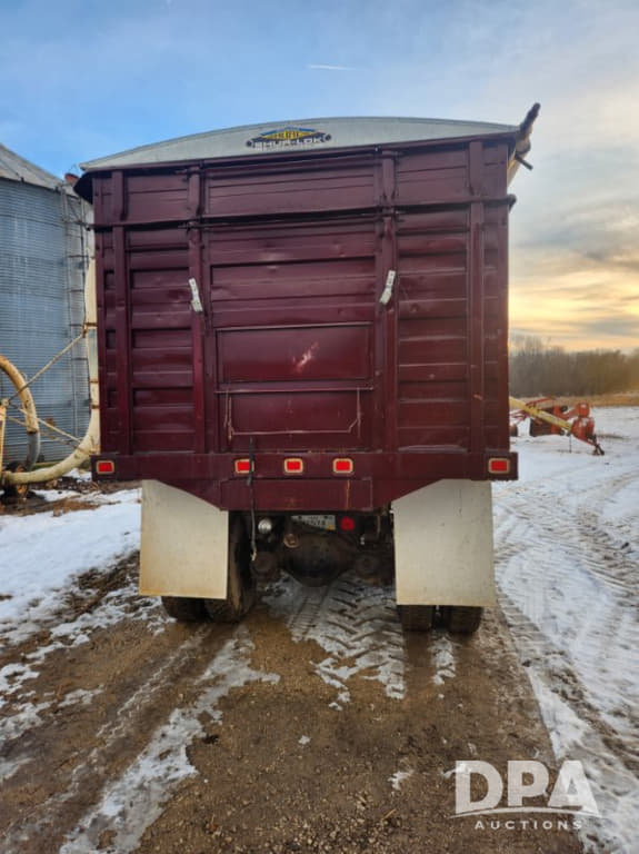 Image of Ford L9000 equipment image 4