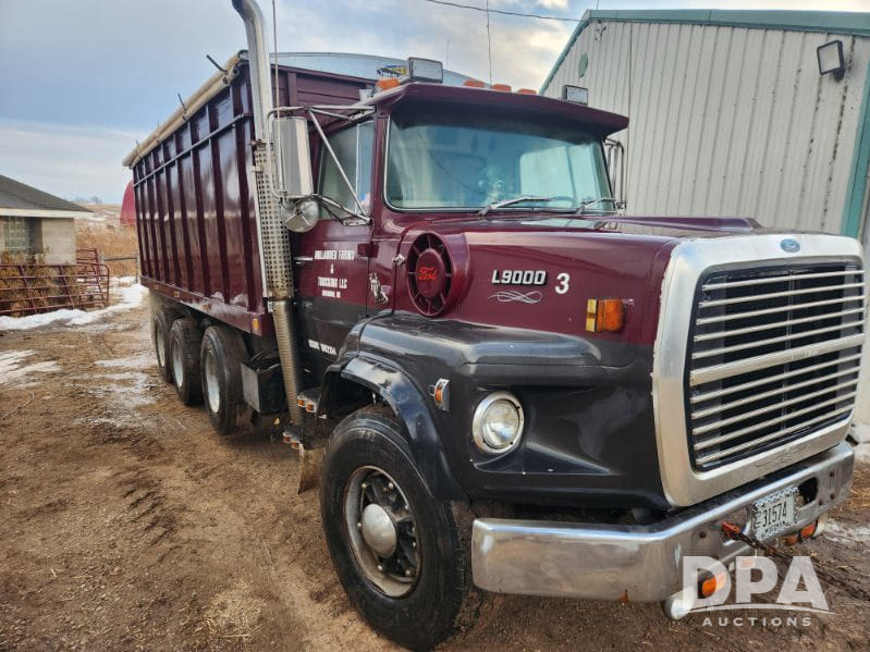 1987 Ford L9000 Equipment Image0