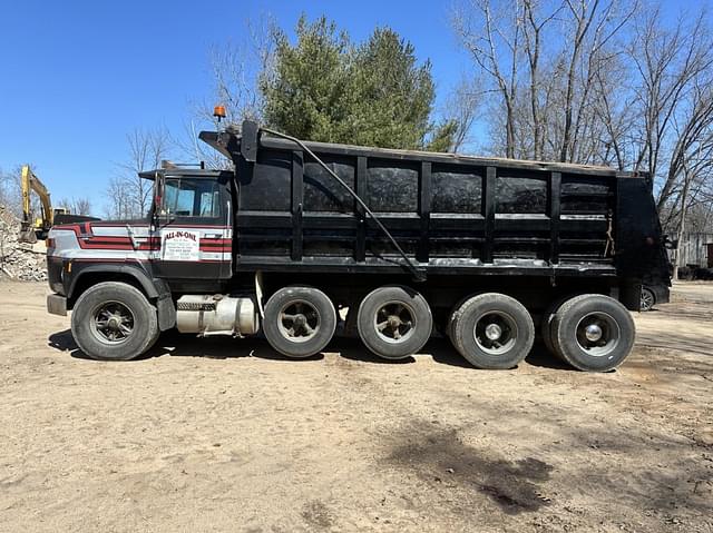 Image of Ford L9000 equipment image 3