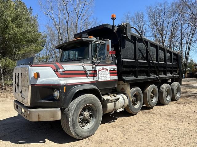 Image of Ford L9000 equipment image 2