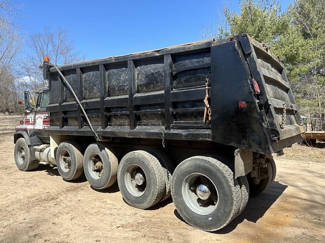Image of Ford L9000 equipment image 4