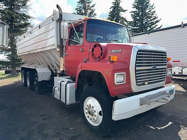 Image of Ford L9000 equipment image 2