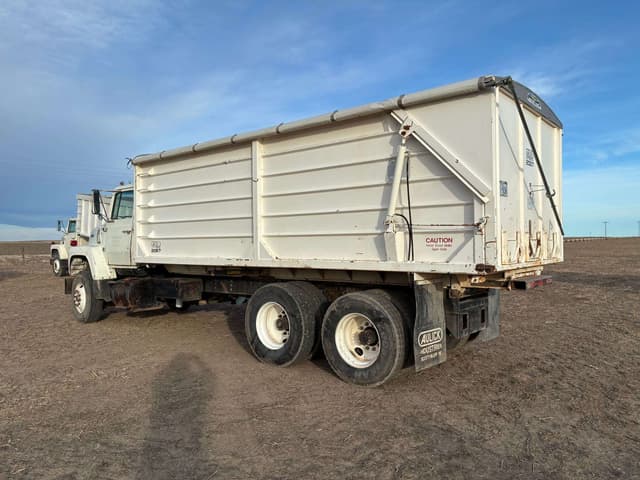 Image of Ford L9000 equipment image 3