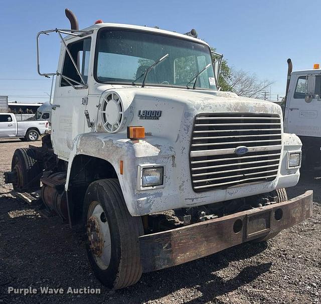 Image of Ford LN8000 equipment image 2