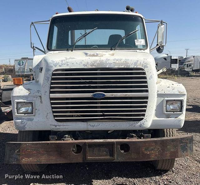 Image of Ford LN8000 equipment image 1