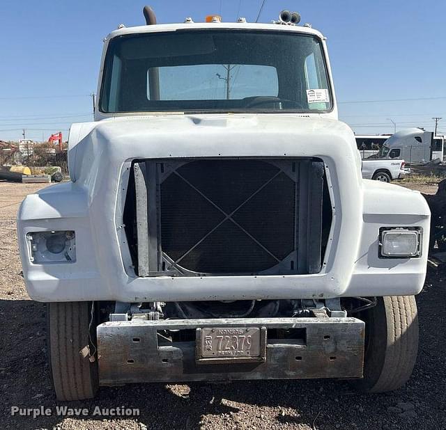 Image of Ford F-8000 equipment image 1