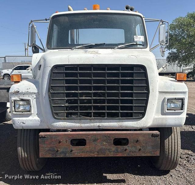 Image of Ford LN8000 equipment image 1