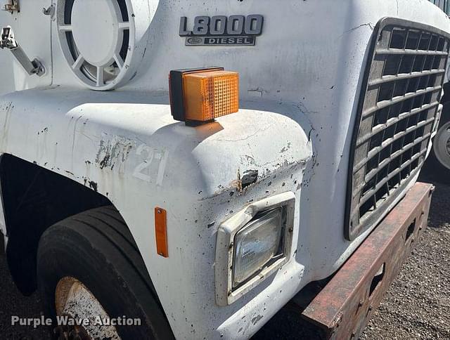 Image of Ford LN8000 equipment image 3