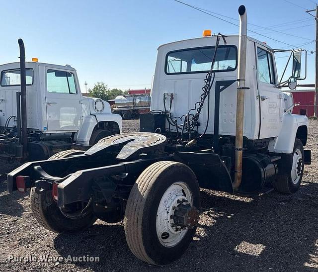 Image of Ford LN8000 equipment image 3