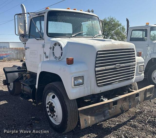 Image of Ford LN8000 equipment image 2